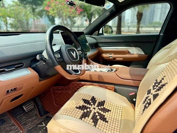 VF9 PLUS 23 - 25.000KM - 6 GHẾ TRẦN KÍNH