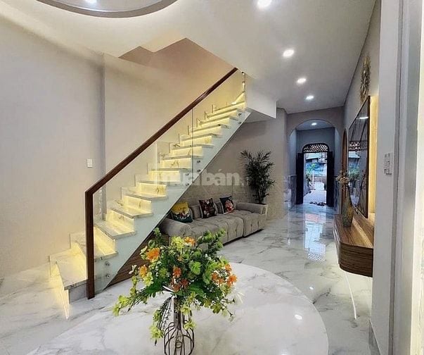 Nhà sát mặt đường Đoàn Thị Điểm, Phú Nhuận. Kế bệnh viện Hoàn Mỹ