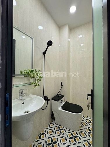 Nhà sát mặt đường Đoàn Thị Điểm, Phú Nhuận. Kế bệnh viện Hoàn Mỹ