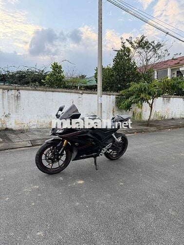 Yamaha R15 V3 màu Đen