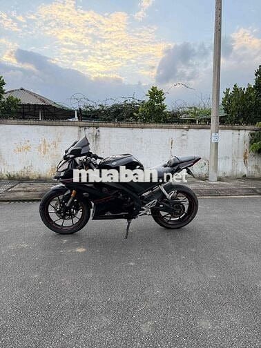 Yamaha R15 V3 màu Đen