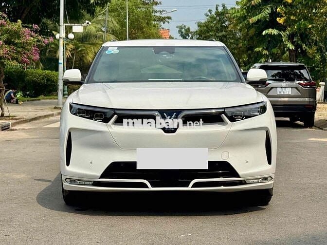 VF9 PLUS 23 - 25.000KM - 6 GHẾ TRẦN KÍNH