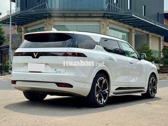 VF9 PLUS 23 - 25.000KM - 6 GHẾ TRẦN KÍNH