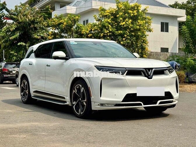 VF9 PLUS 23 - 25.000KM - 6 GHẾ TRẦN KÍNH