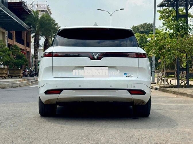 VF9 PLUS 23 - 25.000KM - 6 GHẾ TRẦN KÍNH