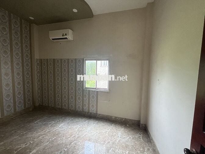 CHO THUÊ NHÀ TRỆT LẦU 4 P NGỦ SÂN 2 XE HƠI GẦN TRƯỜNG CẤP 2 TÂN BÌNH