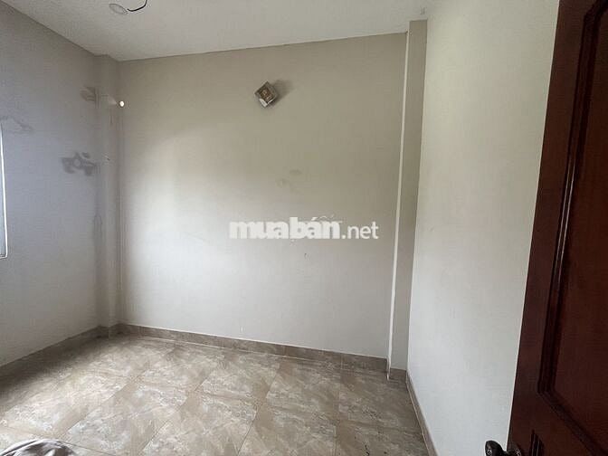 CHO THUÊ NHÀ TRỆT LẦU 4 P NGỦ SÂN 2 XE HƠI GẦN TRƯỜNG CẤP 2 TÂN BÌNH