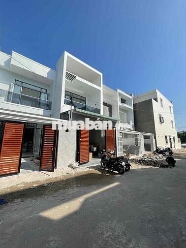 bán nhà 1lầu 1trệt sổ riêng dt 100m2(5x20) 3p ngủ, sân xe hơi 7 chỗ.