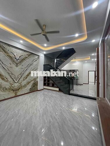 bán nhà 1lầu 1trệt sổ riêng dt 100m2(5x20) 3p ngủ, sân xe hơi 7 chỗ.