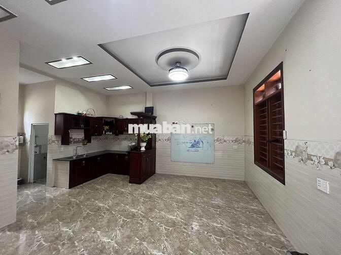 CHO THUÊ NHÀ TRỆT LẦU 4 P NGỦ SÂN 2 XE HƠI GẦN TRƯỜNG CẤP 2 TÂN BÌNH