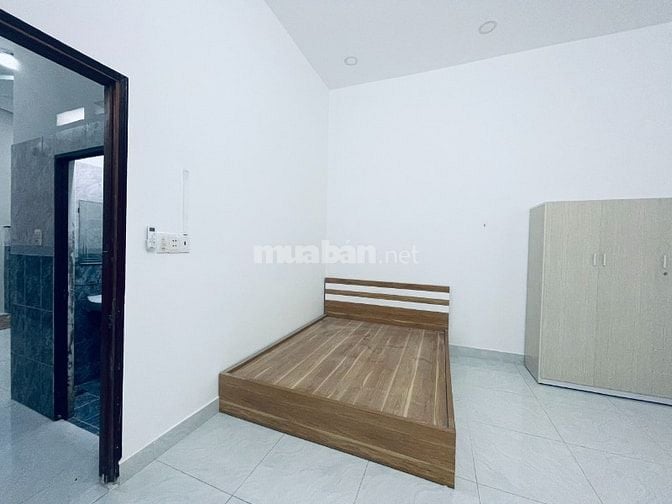 Em cần nhượng lại phòng rộng tách bếp