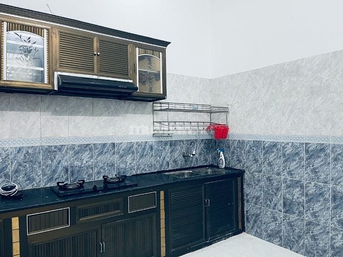 Em cần nhượng lại phòng rộng tách bếp