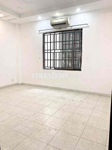 PHÒNG WC RIÊNG ( NHÀ MẶT TIỀN SÁT VÀNH ĐAI TRONG - KHU TÊN LỬA)