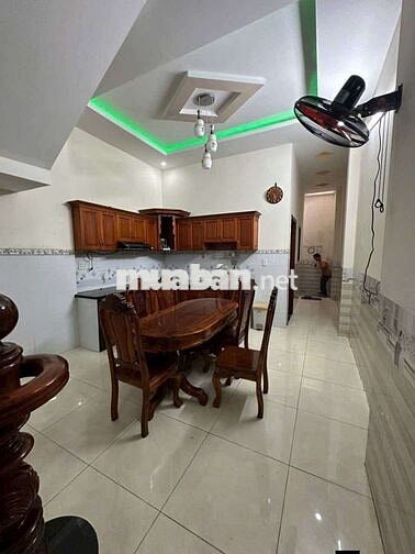 Cho thuê nhà vừa ở vừa làm vp sân oto