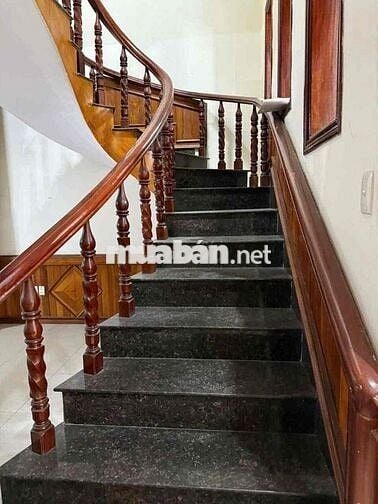 cho thuê nhà trung tâm hành chính Dĩ An thích hợp ở, dạy học, VP