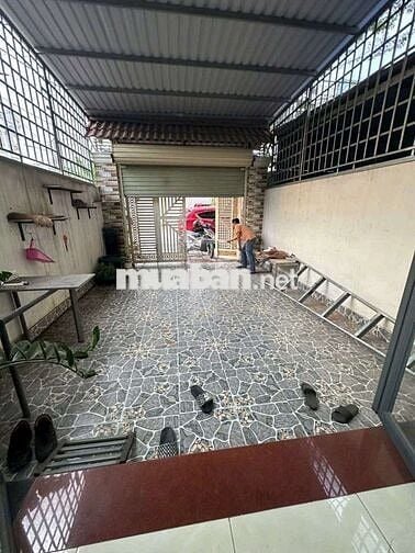 Cho thuê nhà vừa ở vừa làm vp sân oto