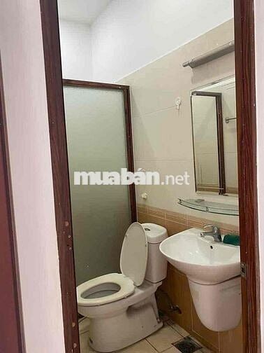 PHÒNG WC RIÊNG ( NHÀ MẶT TIỀN SÁT VÀNH ĐAI TRONG - KHU TÊN LỬA)