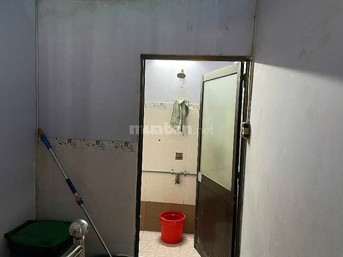 Bán nhà 2 mặt hẻm tiện xây mới