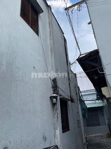 Bán nhà 2 mặt hẻm tiện xây mới