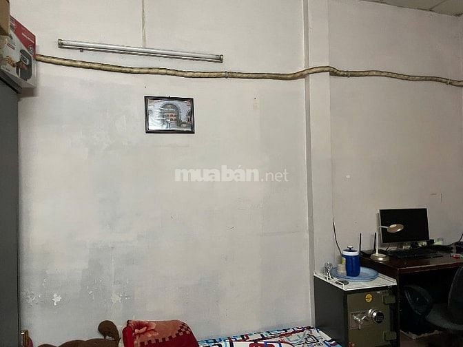 Bán nhà 2 mặt hẻm tiện xây mới