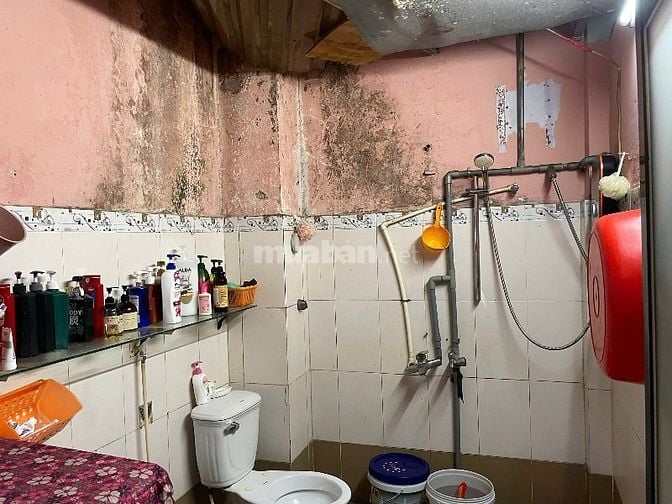 Bán nhà 2 mặt hẻm tiện xây mới