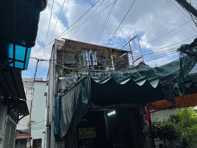 Bán nhà 2 mặt hẻm tiện xây mới