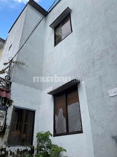 Bán nhà 2 mặt hẻm tiện xây mới