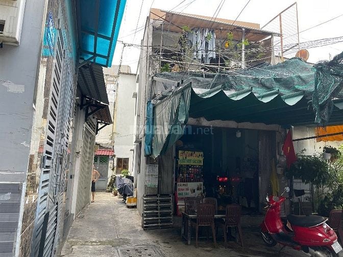 Bán nhà 2 mặt hẻm tiện xây mới