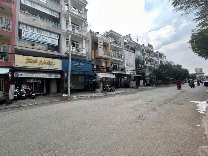 Bán nhà khu Tên Lửa, MT đường Số 6, DT 5 x 20m, 3.5 tấm, 15.5 tỷ.