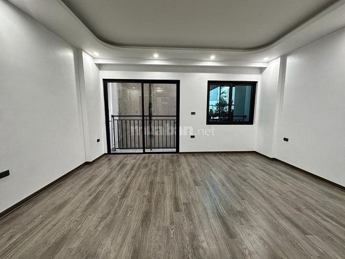 Bán nhà Hoàng Cầu, 6 Tầng thang máy, mặt tiền 5m. Giá 13 tỷ