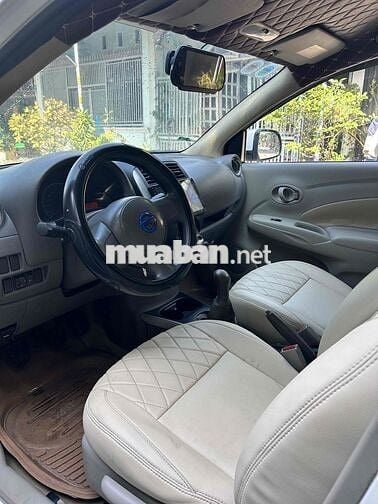 Nissan Sunny XL Trắng 5 chỗ