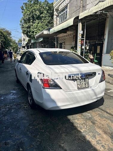 Nissan Sunny XL Trắng 5 chỗ