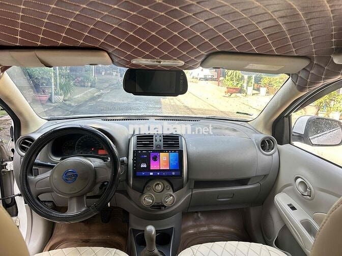 Nissan Sunny XL Trắng 5 chỗ