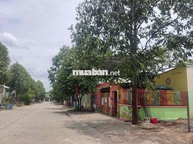 kẹt tiền cần ra lô đất nhanh 250m2 giá 460 triệu đường