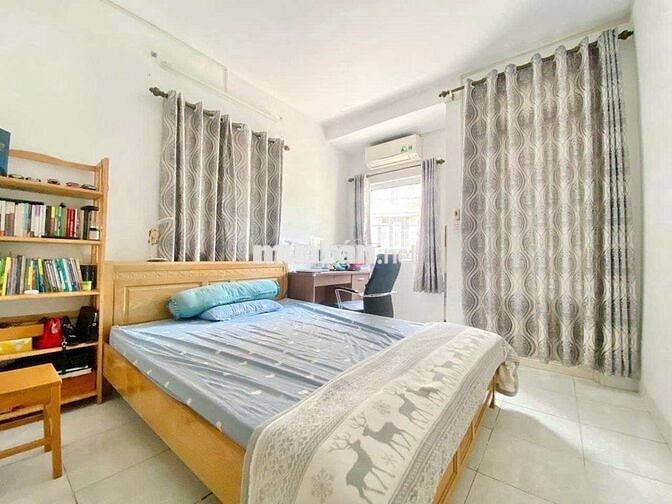 MẶT TIỀN HẺM XE TẢI 10M. HOÀNG HOA THÁM .TB.3 TẦNG.4.5*15M. 10 T.Ỷ