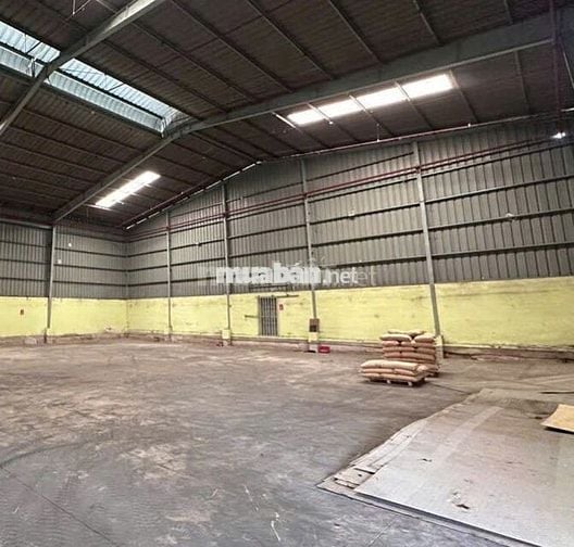 Cần cho thuê gấp kho ở Đường Bùi Văn Ba diện tích 700m2 có pccc