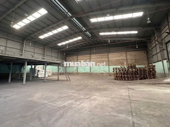 Cần cho thuê gấp kho ở Đường Bùi Văn Ba diện tích 700m2 có pccc