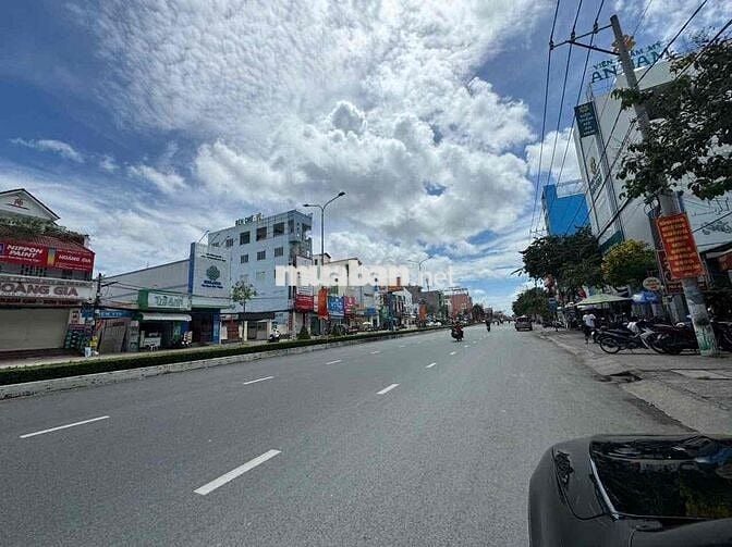 Nhà Trệt trống suốt đường Nguyễn Văn Cừ gần chợ An Hoà Thuận