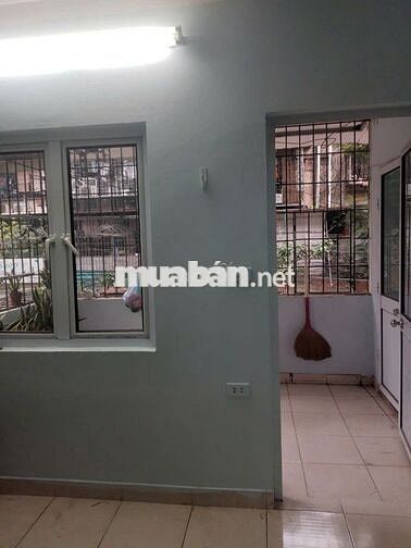 Cho thuê tập thể tầng 2 - Thanh Xuân Bắc - 100m2 - 3 ngủ -2 vs - 9.5tr