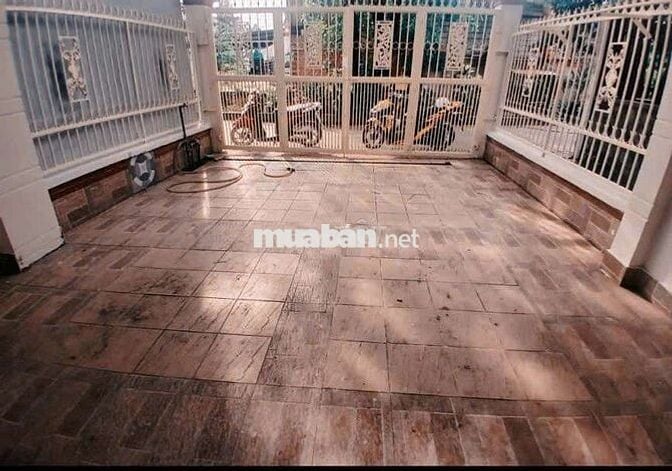 Cho thuê nhà. HBP-SÂN ĐỂ XE HƠI