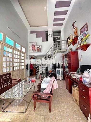 bán nhà ngay Chợ Tân Hương, Tân phú- 64m2-3 lầu- đúc giá chỉ 6,x tỏi