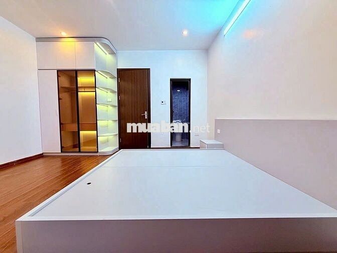 Lô góc 2 mặt ngõ - Sát mặt phố - Ngõ thông