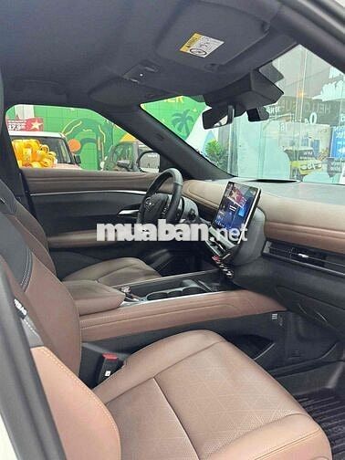 VinFast VF8 Đỏ Đen Săn Xe Giao Ngay Giá Tốt