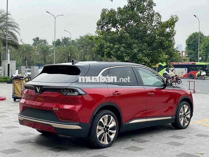 VinFast VF8 Đỏ Đen Săn Xe Giao Ngay Giá Tốt