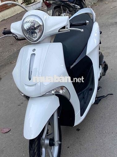 xe còn rất đẹp xe chạy hơn vạn chút xíu thôi ạ