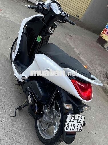 xe còn rất đẹp xe chạy hơn vạn chút xíu thôi ạ