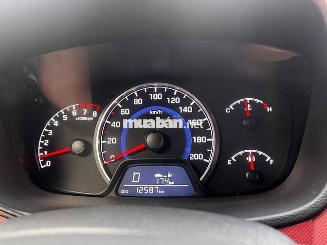 Hyundai i10 2021 Vàng cát 12000 km