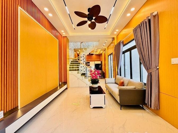 Chủ cần bán nhà đ.Đoàn Văn Bơ P.13 Q.4 giá chỉ 1 tỷ 950tr/62m2.