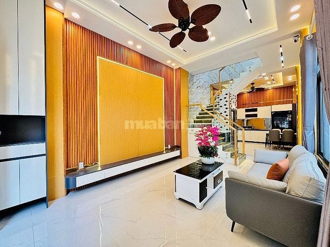 Chủ cần bán nhà đ.Đoàn Văn Bơ P.13 Q.4 giá chỉ 1 tỷ 950tr/62m2.