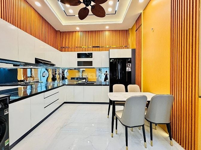 Chủ cần bán nhà đ.Đoàn Văn Bơ P.13 Q.4 giá chỉ 1 tỷ 950tr/62m2.